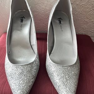 Silver shimmering size 10 pumps